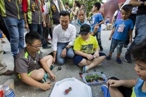 林智堅市長與孩子們同樂。
