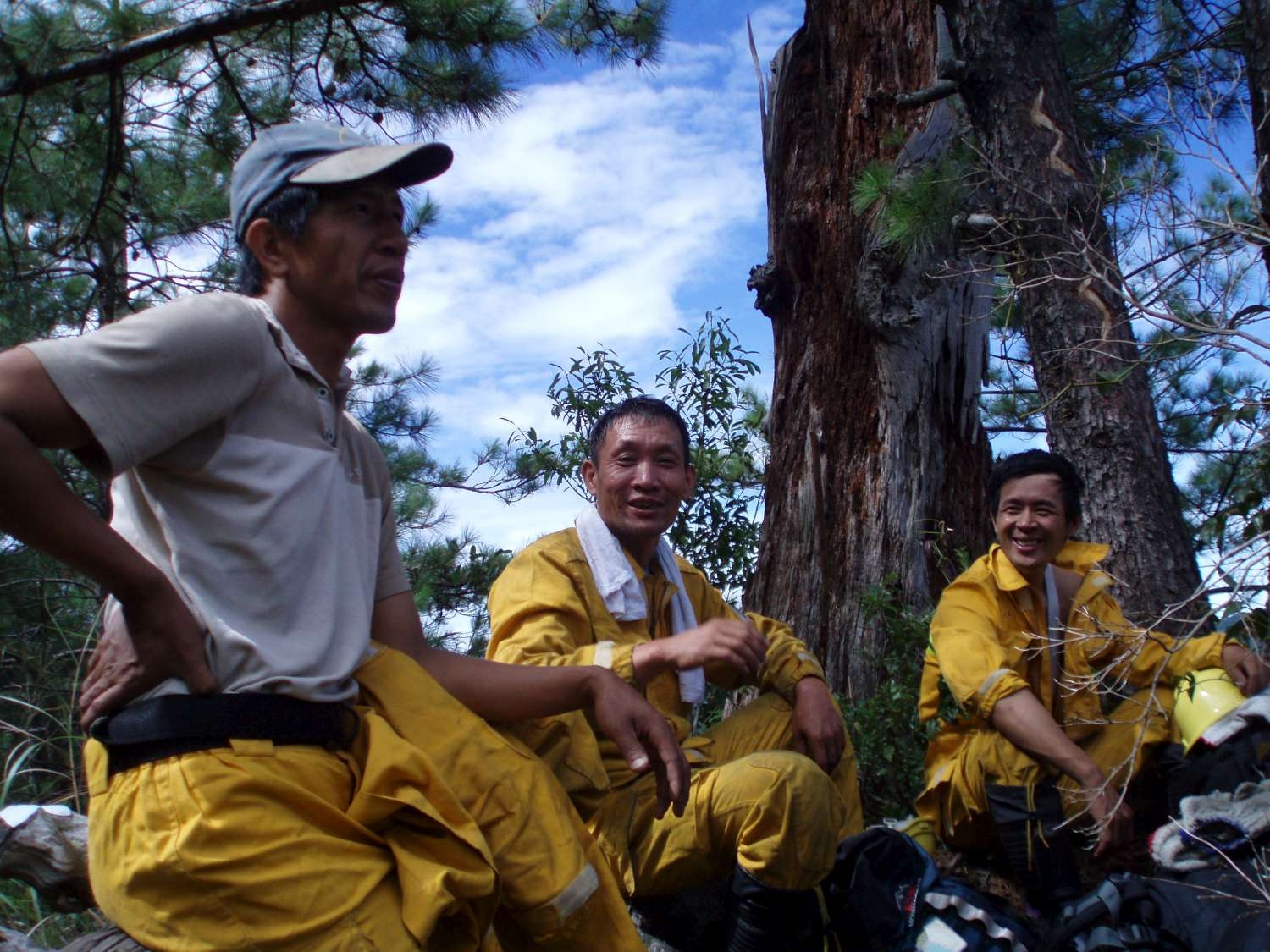 1-葉鴻民(左2)協助造林業務及盜伐案件查緝