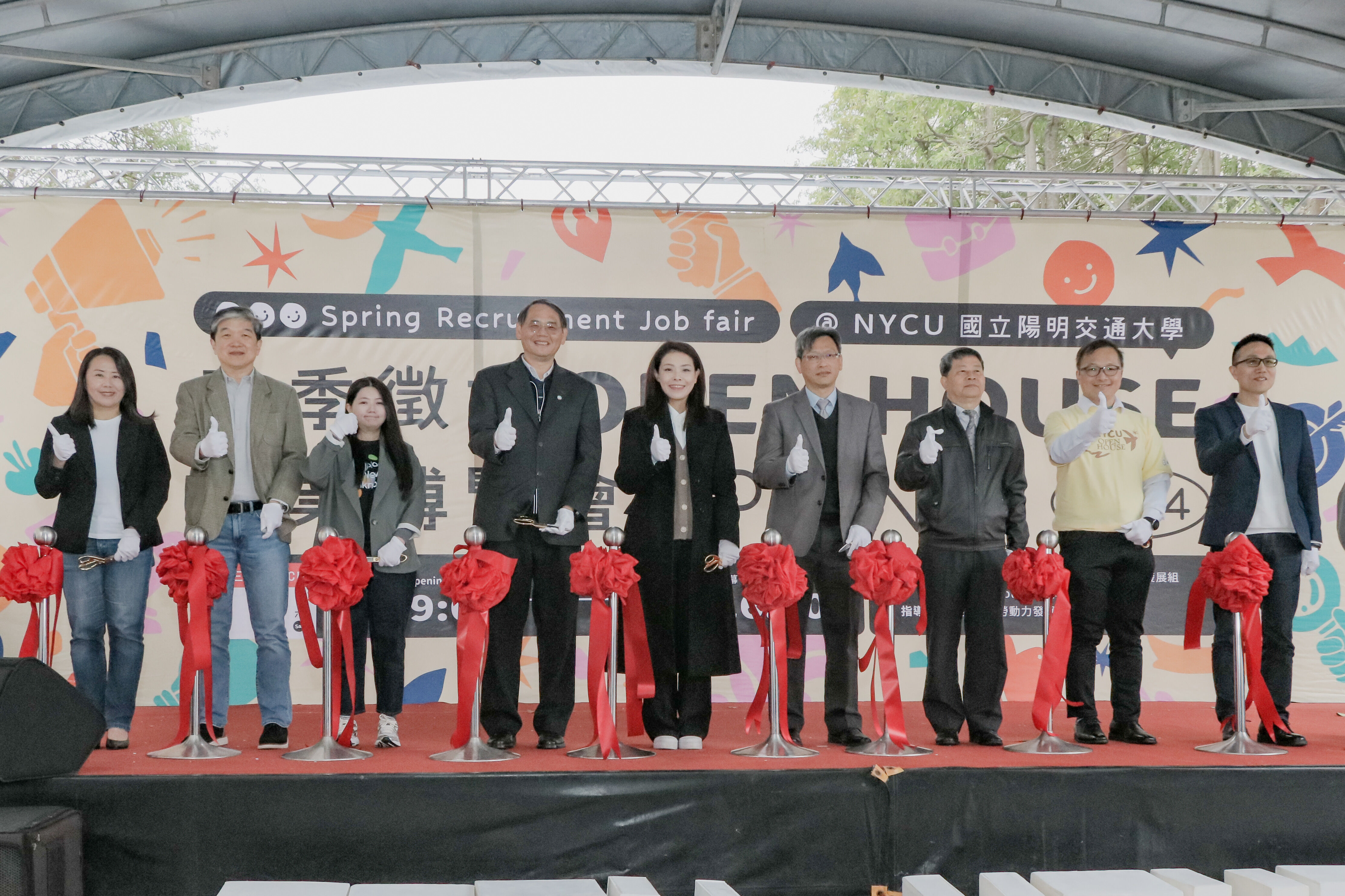 竹市首場校園就博會開跑！市長高虹安祝福青年與求職者開創新職涯。